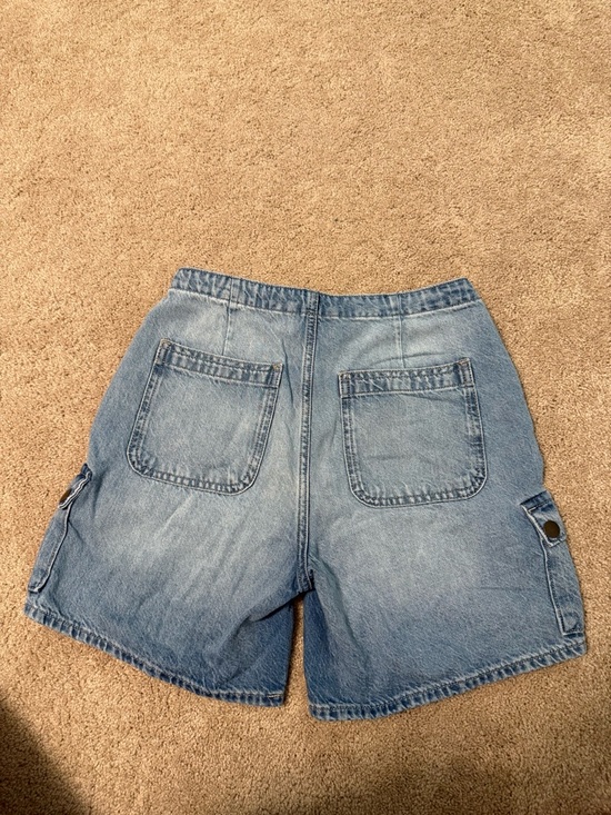 Arizona Jean Company Light Blue Denim Cargo Shorts - Picture 2 of 2